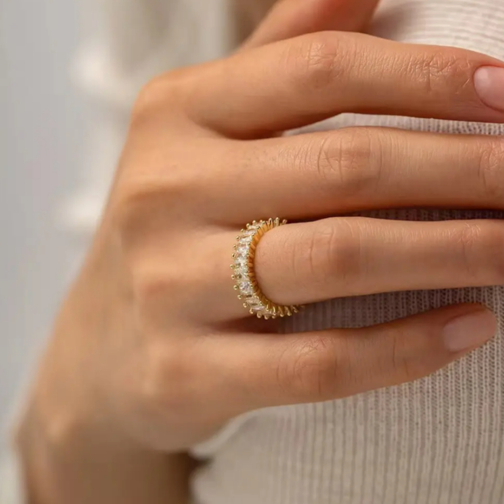 Aliança ajustável com pedras de zircônia